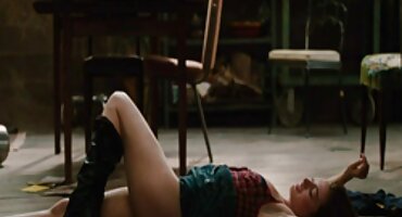 phim sex cho tiền Hussar fucks silicone cô gái ở phía trước phim sex dân tộc của máy ảnh.